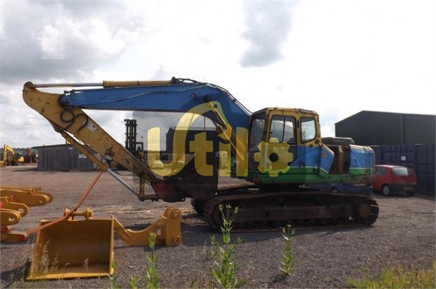 Dezmembram excavator komatsu pc210 lc-7 ult-011643