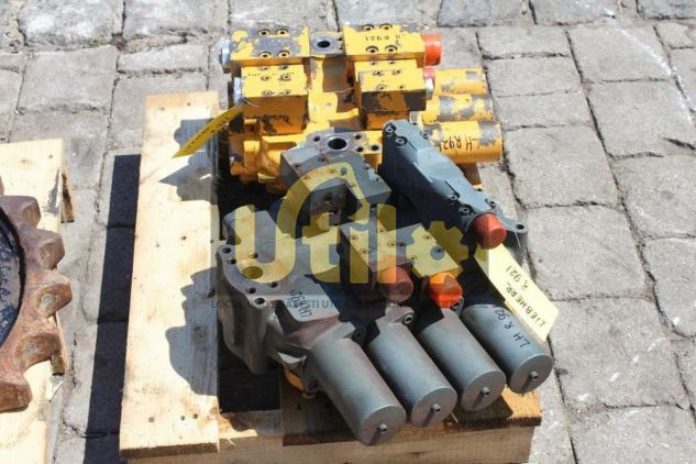 Distribuitor hidraulic miniexcavator bobcat 322 ult-013652