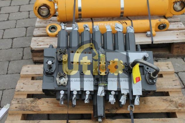 Distribuitor hidraulic second hand pentru liebherr a934 c ult-014190