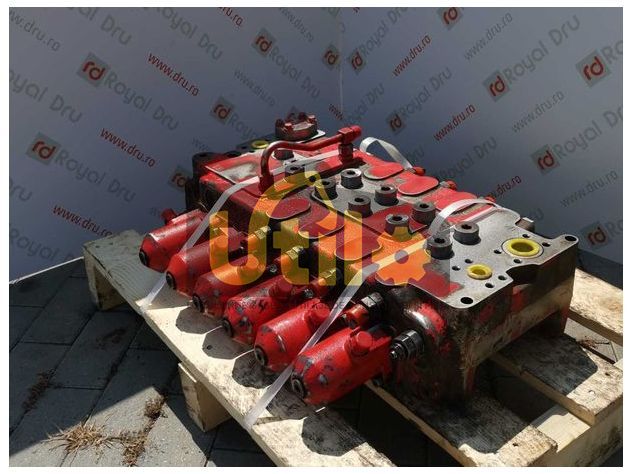 Distribuitor hidraulic miniexcavator bobcat e35 ult-013674
