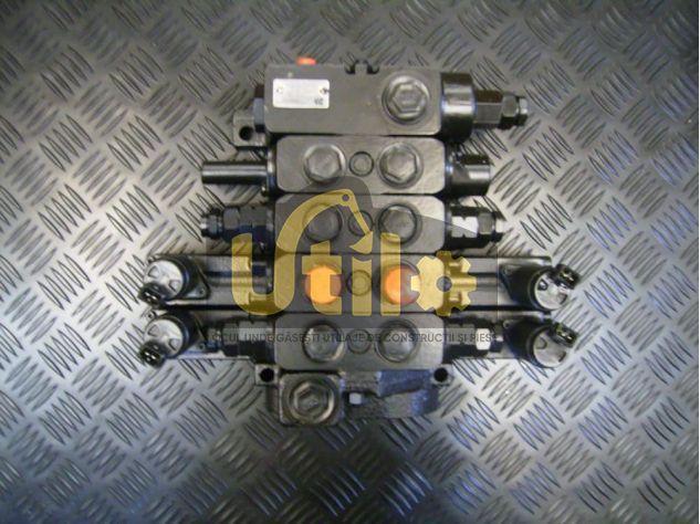 Distribuitor hidraulic miniexcavator hitachi zx17u ult-013743