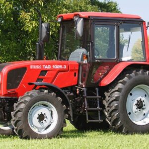 Tractor IRUM TAG 1025.3 pe fond verde