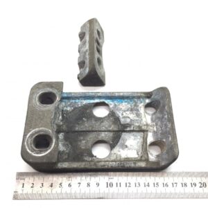 Suport pentru aparator de noroi, axa motrica fata dreapta, Volvo, cod 20383038 / 20382890