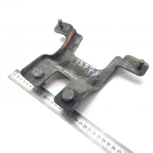 Suport din cadru Scania 2066415 – piesa auto metalica cu doua suruburi, dimensiuni aproximative 20×13 cm