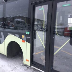 Usa laterala dubla fata pentru autobuz Volvo