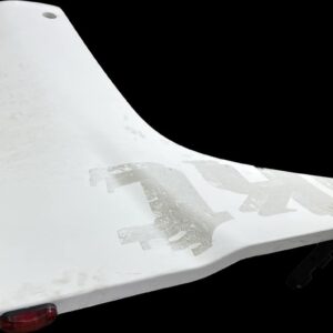 Spoiler lateral cabina dreapta sus Scania 1497956-11 – Alb, cu lumina integrata