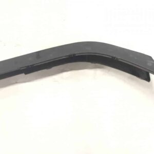 Capac plastic intre cabina si aparator noroi fata dreapta Scania